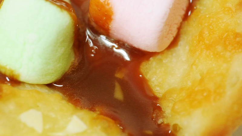 Illustration for article titled Pizza Hut Is Releasing a Caramel Marshmallow Pizza in Japan